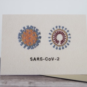 Carte de voeux d'isolement du coronavirus COVID19 du SRAS-COV-2 - Une pièce