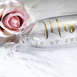 Mr and Mrs Champagne Flutes/Glasses/Personalized Champagne flutes/toasting wedding glasses/Bride and Groom/Love Letter & Wine Box Ceremony