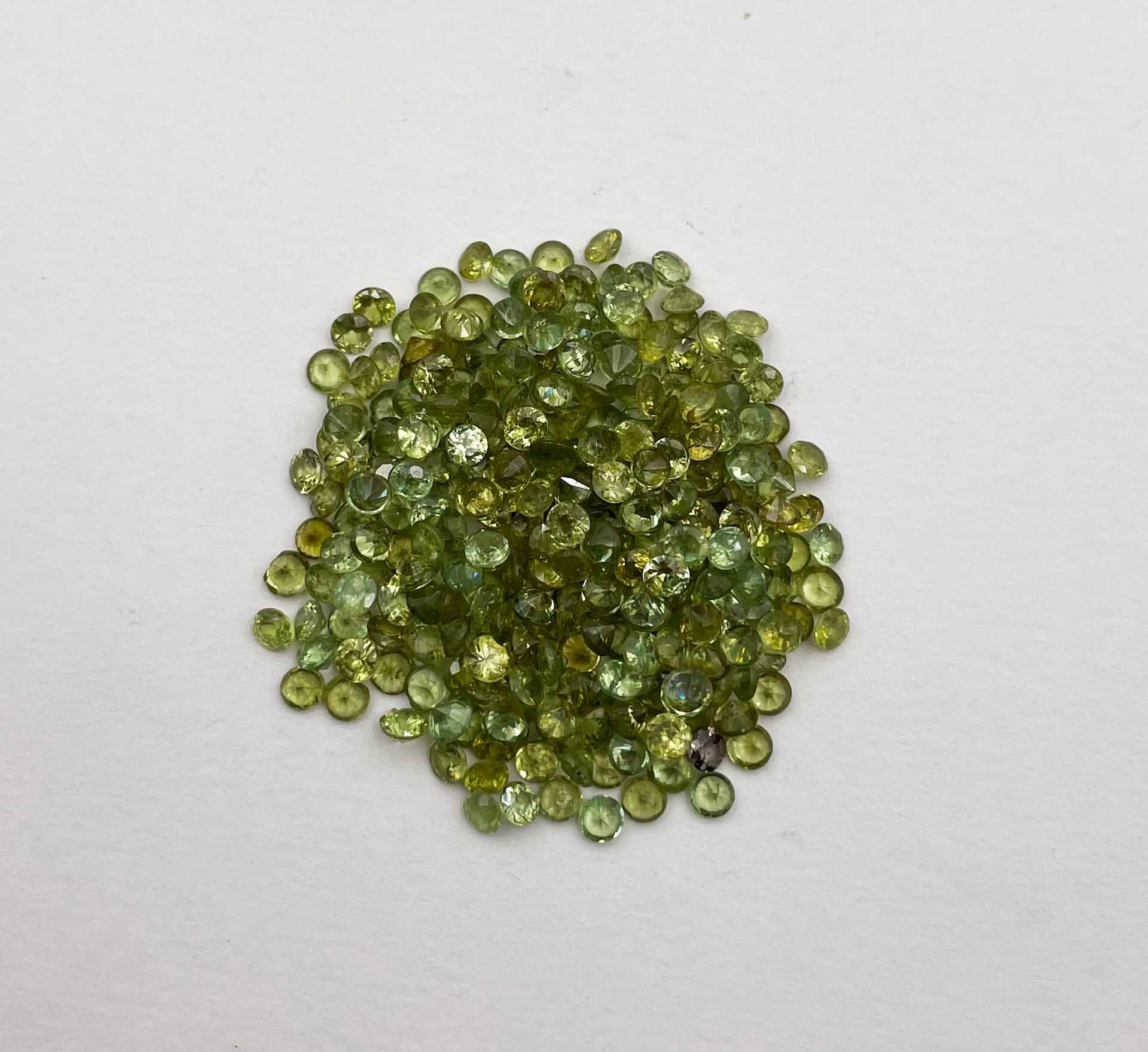 Natural Demantoid Garnet Round Cut Loose Gemstone Lot 19 Pcs 2.75 MM 2 CT, Green Garnet Faceted Gemstone, Garnet Stone For Making Jewelry