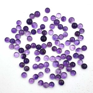 Cabochon rond d&#39;améthyste africaine naturelle Lot de pierres précieuses en vrac 6-7 MM 100 CT 92 PCS ~ Pierre précieuse d&#39;améthyste ~ Cabochon rond d&#39;améthyste africaine naturelle