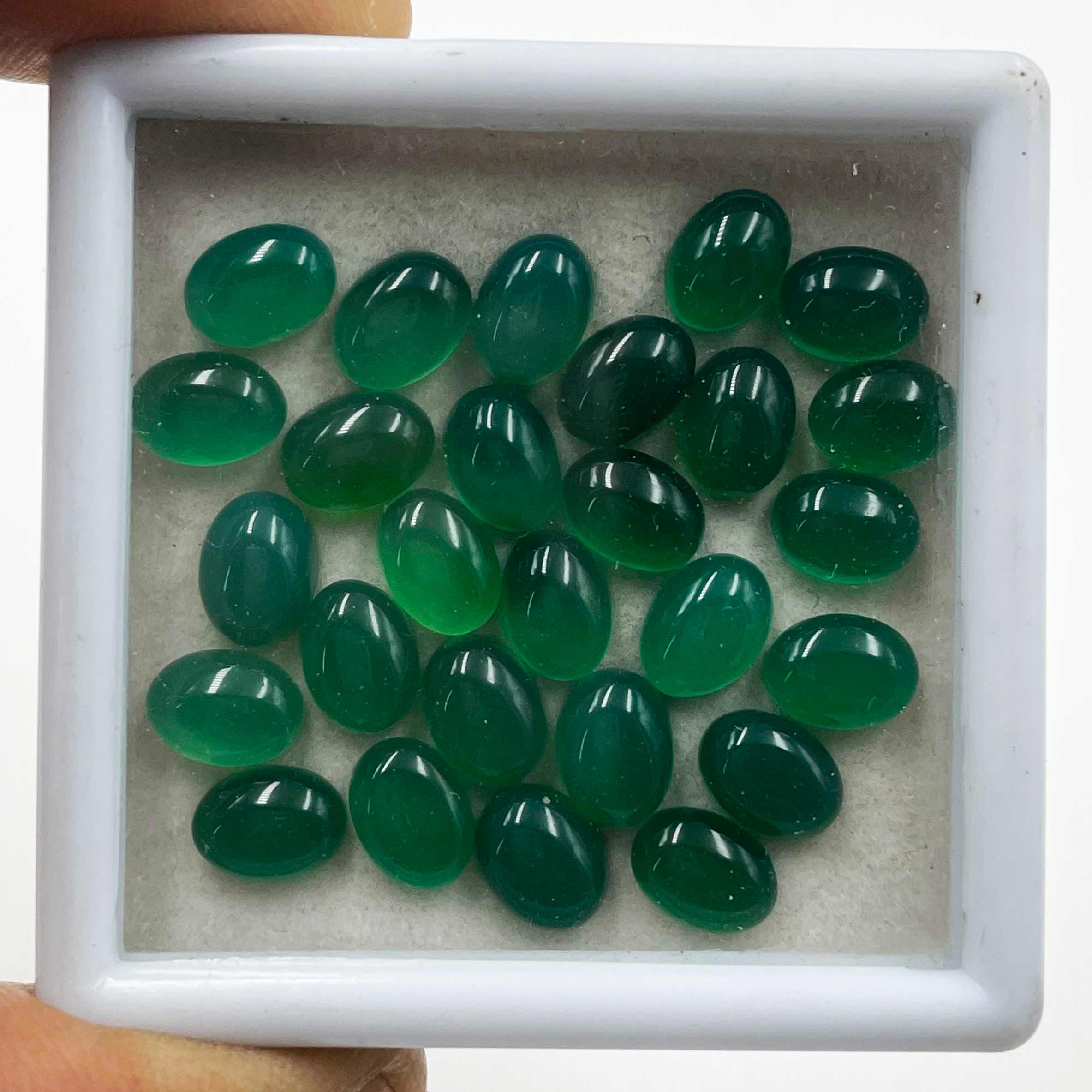 Paire De Cabochons Ovales En Onyx Noir Naturel - Poids Total 8.67 Carats, Qualité Excellente