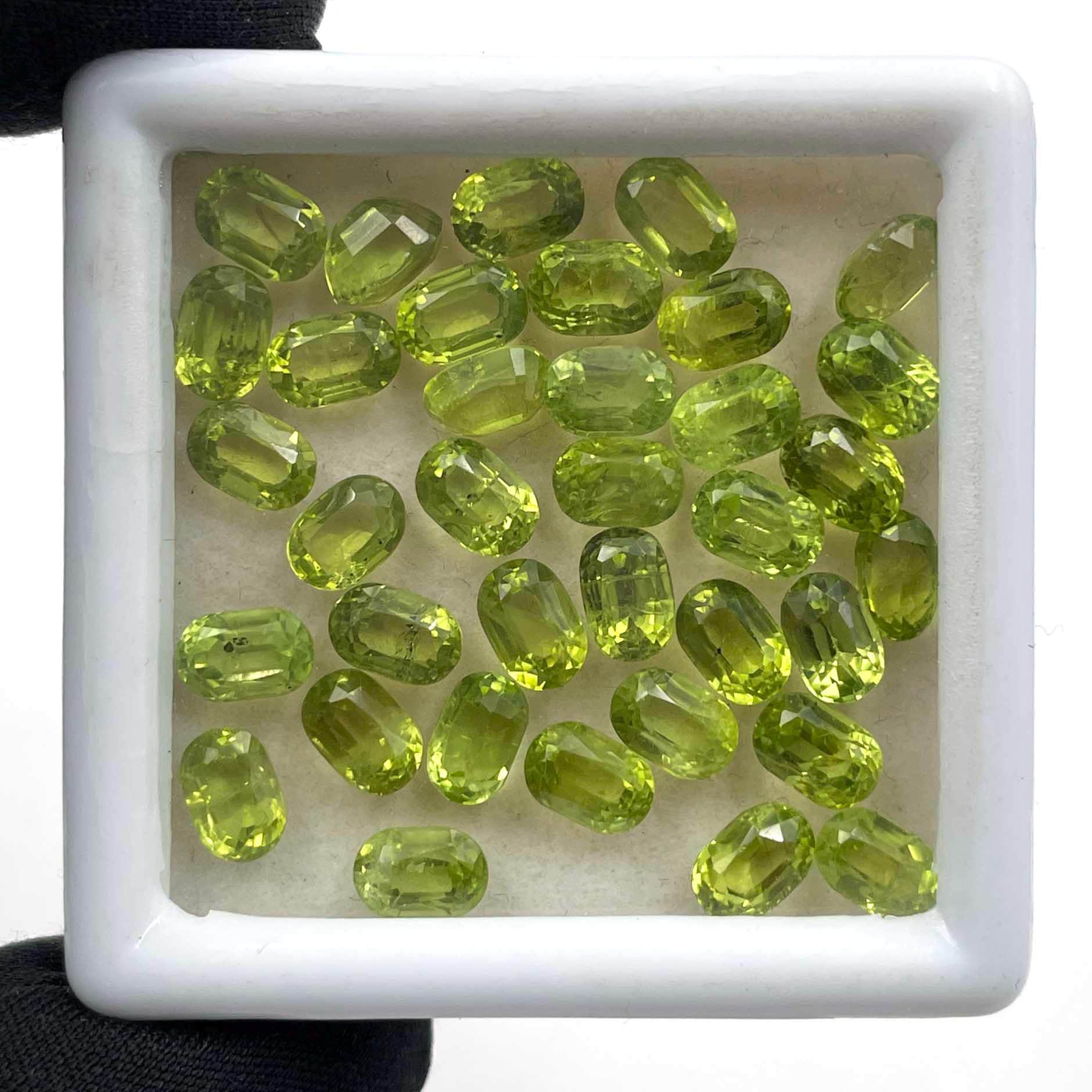 Lot De 25 Pierres Péridot Naturelles Carrées 5mm - 17,75 Carats - Pour Création Bijoux