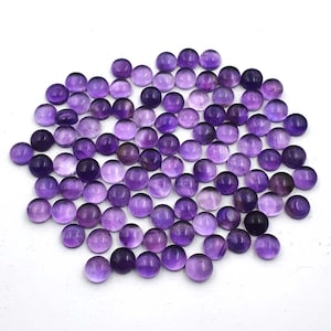 Cabochon rond d&#39;améthyste africaine naturelle Lot de pierres précieuses en vrac 7 MM 101 CT 64 pièces ~ Cabochon rond d&#39;améthyste africaine naturelle ~ Pierre précieuse d&#39;améthyste