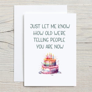 Faites-moi savoir quel âge nous disons aux gens que vous avez maintenant carte d'anniversaire | Jolies cartes d'anniversaire | Cartes de voeux drôles | Cartes de visite | Carte BFF