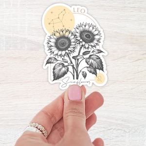 Sticker fleur de naissance Lion de Zazzle.be Liste d'envies Vous avez des idées ? Sticker thème du zodiaque | autocollant bouteille d'eau | Sticker tournesol | Sticker pour ordinateur portable | Autocollants d'astrologie | Vinyle