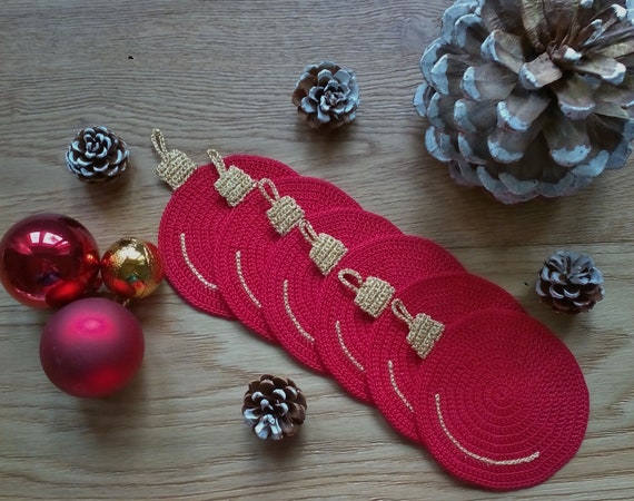 10 Decorazioni Natalizie Alluncinetto.Sottobicchieri All Uncinetto A Forma Di Palline Di Natale Etsy