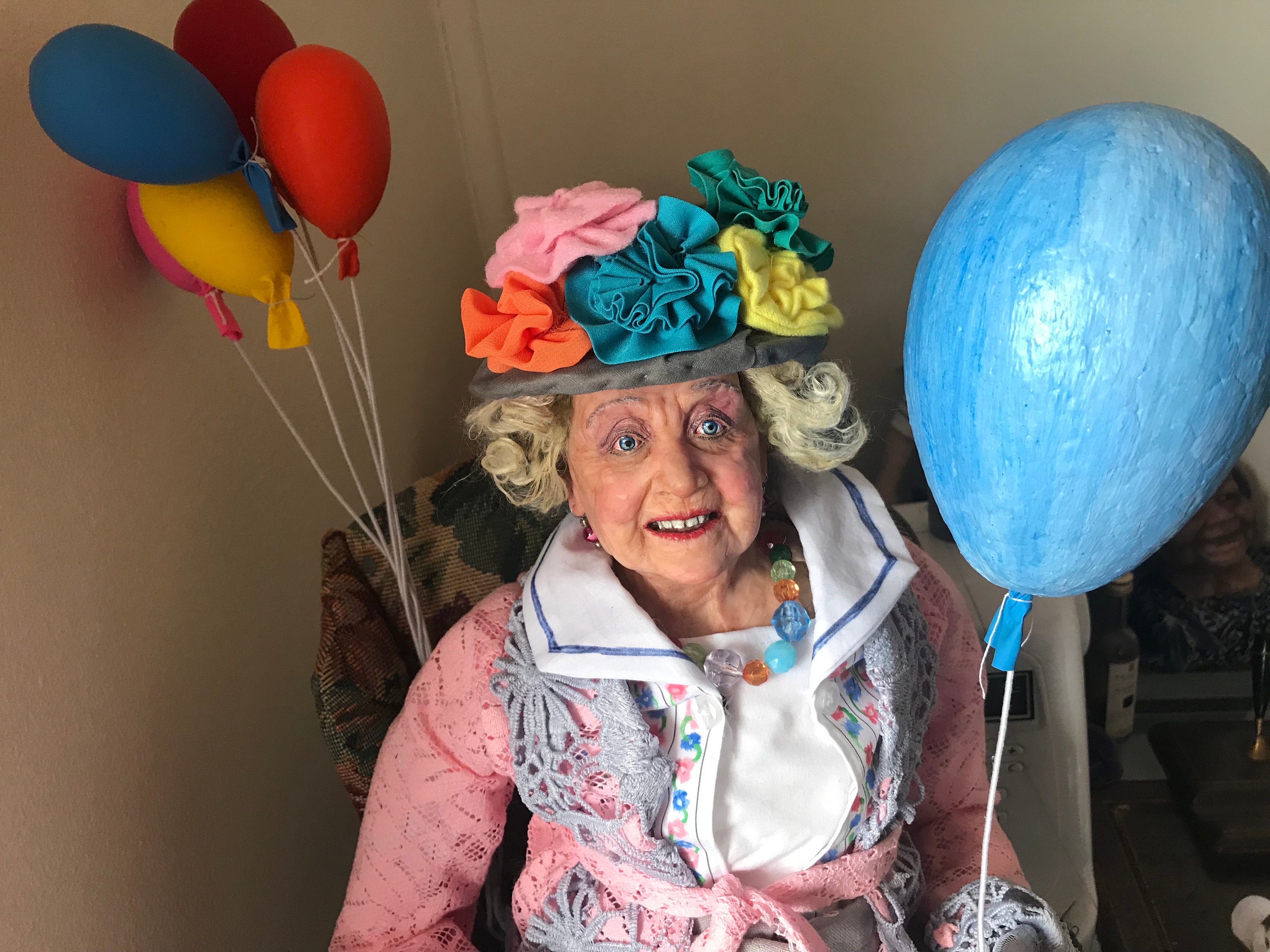 Subtropisch Vreemdeling moersleutel The Balloon Lady From Mary Poppins Returns angela Lansbury - Etsy Subtropisch Vreemdeling moersleutel The Balloon Lady From Mary Poppins Returns angela Lansbury - Etsy