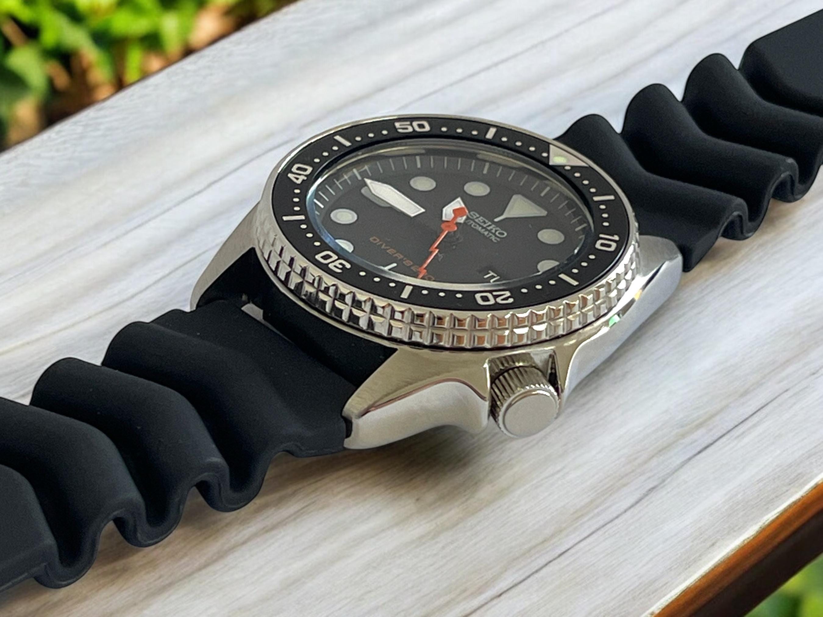 Pilot Hands Black Calendar Vintage Mens Womens Watch Seiko Skx013