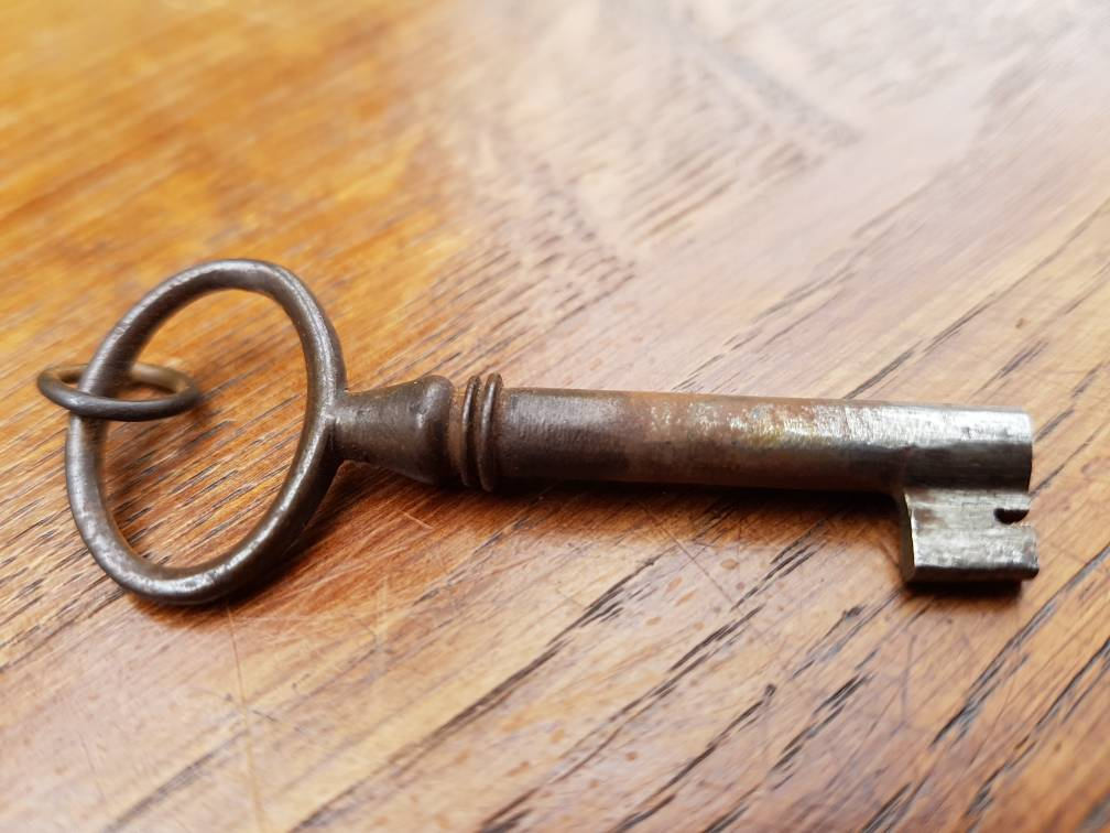 Gabinete de esquina antiguo | Etsy