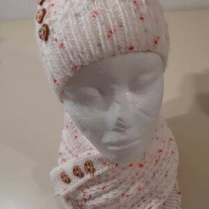 Hat + wool girl scarf, buttoned scarf