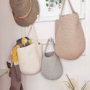 Crochet hanging basket in neutral colors, Kellyshandmadegr
