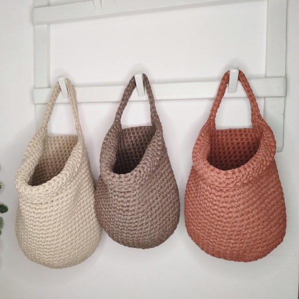 Panier suspendu mural, panier de rangement suspendu au crochet, panier en coton de décoration de pépinière boho moderne, panier de rangement de salle de bain dans des tons chauds