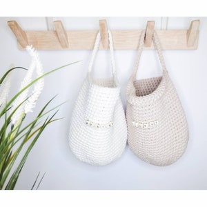Personalisierter Blumenampel, Baby-Dusche-Geschenk, moderne Boho-Kinderzimmer-Dekor, gehäkelter Aufbewahrungskorb in neutralen Farben