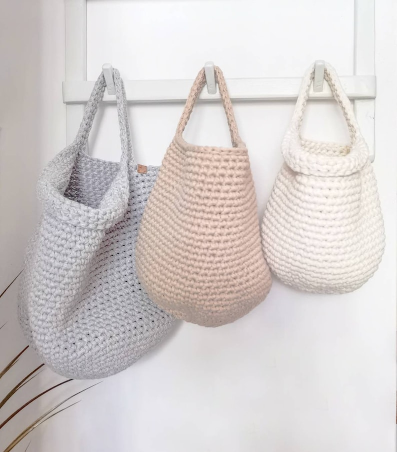 Crochet hanging  storage basket in neutral colors, Kellyshandmadegr