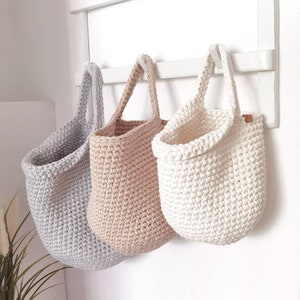 Crochet hanging basket in neutral colors, Kellyshandmadegr