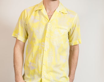 Vintage Hawaiian Shirt - Medium Size Men's Yellow and Cream Button up Casual Short Sleeved Tiki Aloha Summer Beach Shirt - Key West