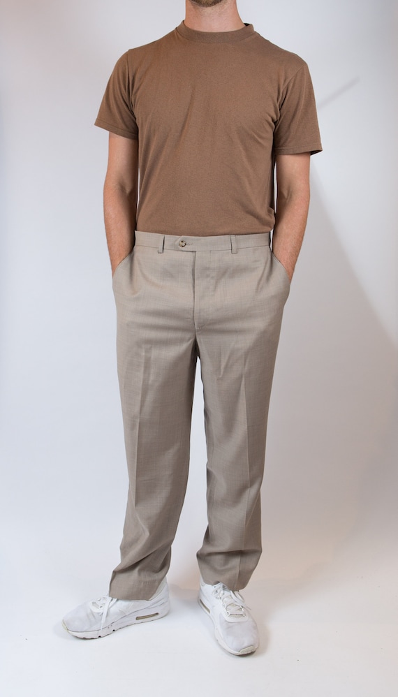 5 Beige Pants Outfits For Men | Model baju pria, Gaya pakaian pria, Pakaian  pria