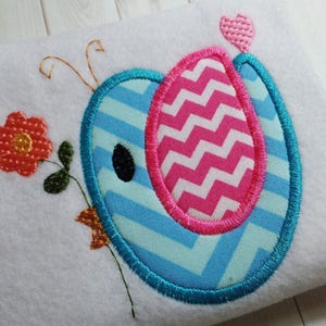 Applique bird machine embroidery instant download design, bird with flower, baby bird, embroidery flower design