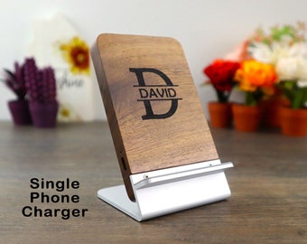 Personalisiertes kabelloses Holzladegerät, Dockingstation-Textlogo. iPhone 15 14 13 12 12 11 Pro Max, Xs Max/XS/XR/X/8/8 Plus