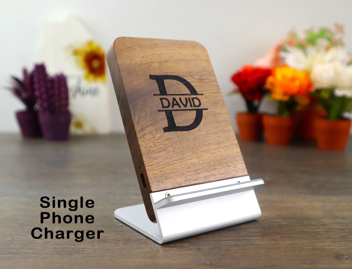 Personalized Wood Wireless Charger, Docking Station Text Logo. iPhone 15 14 13 12 12 11 Pro Max, Xs Max/XS/XR/X/8/8 Plus
