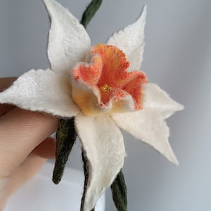 Felted Wool Daffodil Brooch: Handmade Floral Pin