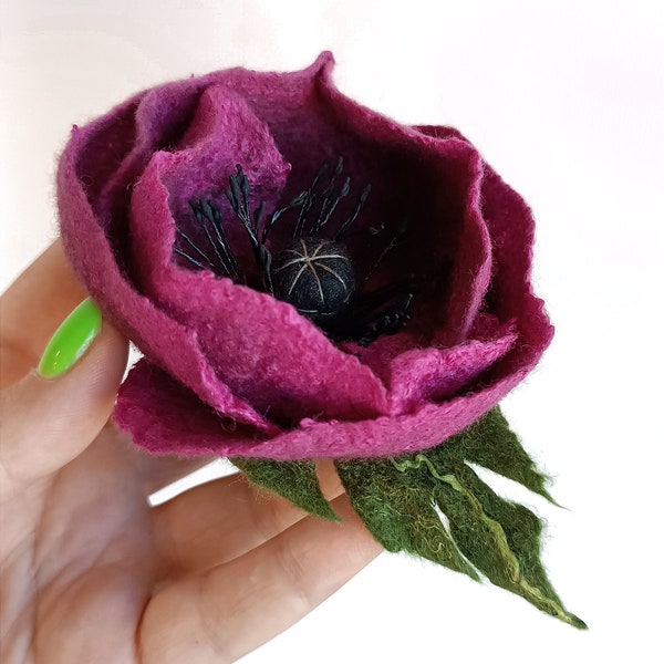 Handmade felt brooch violet poppy, Felted flower poppy brooch, Large wool felt jewelry handmade, Floral brooch pin, gift for mom, ecogift