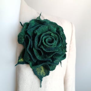 Emerald Green Felted Rose Brooch: Merino Wool Botanical Pin