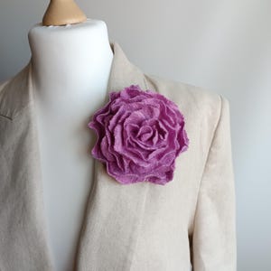 Brosche Rose aus Merinowolle – Handgemachte Brosche für Frauen – Geschenk für Sie – Wählen Sie Ihre Farbe aus