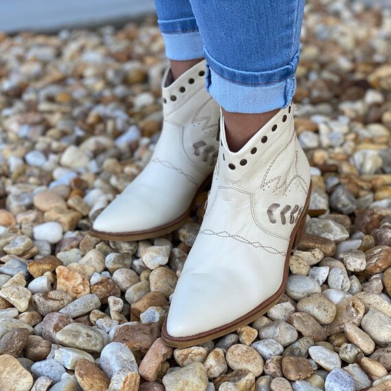 ladies western booties