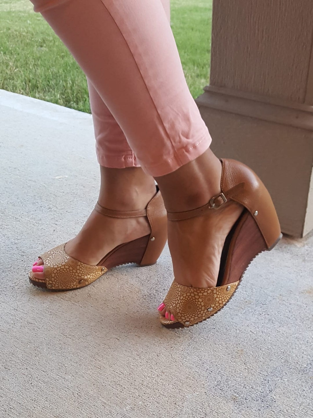 STRAW SOLE SANDAL CARAMEL LAMBSKIN