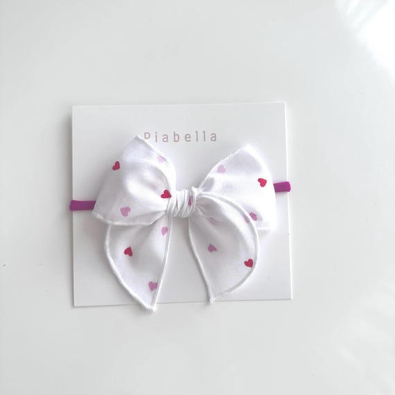 Valentines Red Heart Fable Bow. White Fable Bow white little heart. Heart Fable Bow. Trendy bows. Bow for Dog. Toddler Fable Bows.