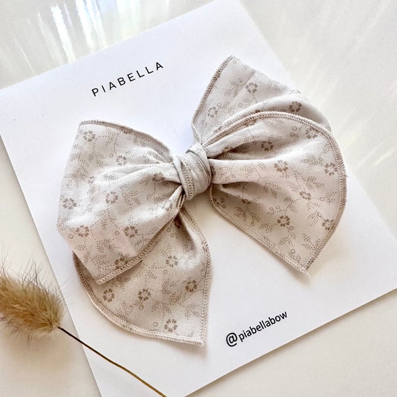 Fable Baby Bows.  Boho Daisy Bow. Boho Bow. Fable bow for girl. Boho Baby Bows for gift. Neutral Fable Bow.