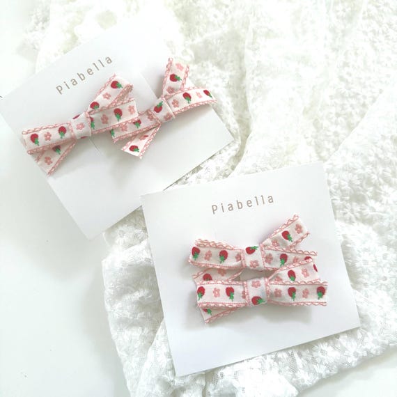 Embroidered strawberry bow. Embroidered fruit bow. Set of strawberry collections. Small flower bow and strawberries embroidered.