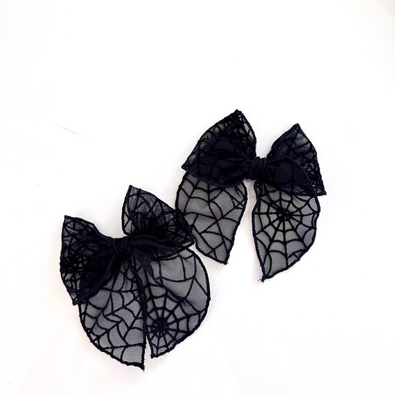 Spooky Fable Bow. Halloween Bow. Black Fable Bow. Spider Web Bow. Fable bow for Halloween. Fable Bow for Girl. Headband Bow. Spooky Party.