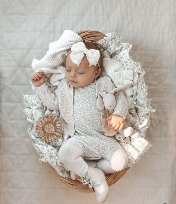 White Fable Bow. Small Fable Bow. Summer Baby Headband. Hand Tied Headband. White Hair Bow. White Bow Hair Clip. White Cotton Hair Bow.