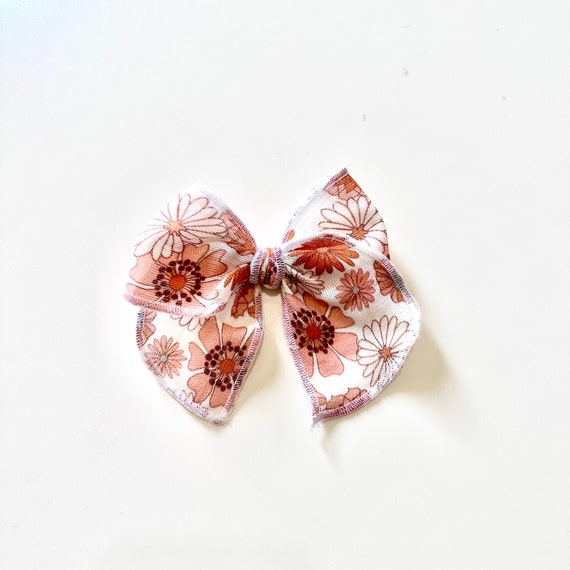Floral Fable Hair Bow. Floral Bow. Fable bow for girl. Fable bow for mom. Floral Hair Bows. Hippie Fable Bow