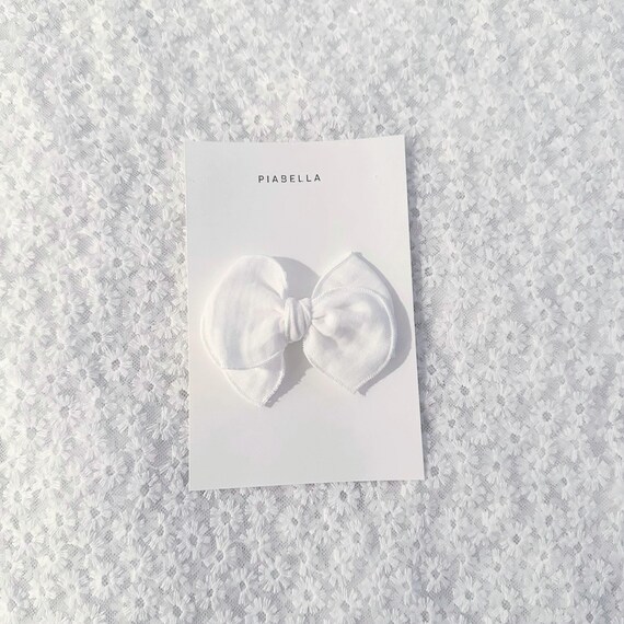 White Fable Bow. Small Fable Bow. Summer Baby Headband. Hand Tied Headband. White Hair Bow. White Bow Hair Clip. White Cotton Hair Bow.