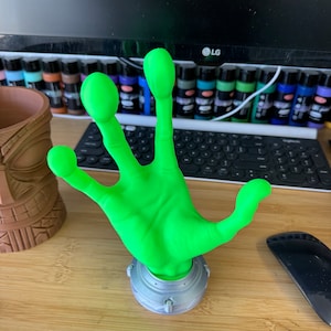 Alien Hand Video Game Controller Holder – Fun & Unique Gamer Gift