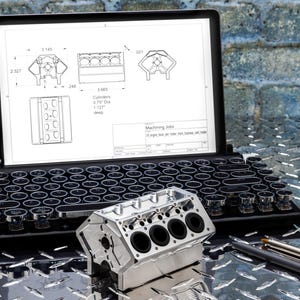 Porte-stylo pour bloc moteur V8 en aluminium usiné CNC : finition brossée