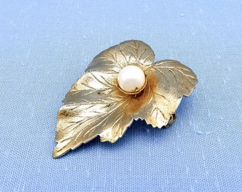 Vintage Sarah Coventry Matte Gold-Toned Leaf Brooch With White Faux Pearl Accent | 1960s or 1970s