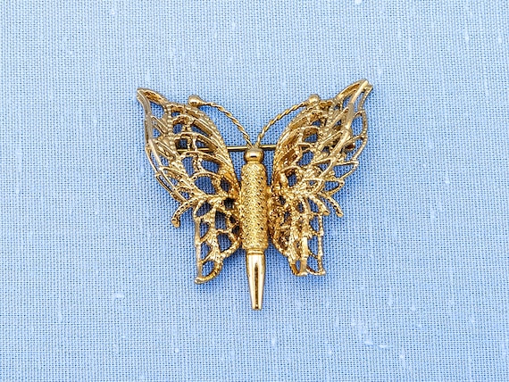 Vintage Gold-Toned Monet Butterfly Brooch With In… - image 2