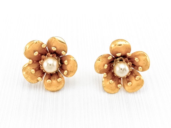 Vintage Coro Gold-Toned Flower Screw Back Earring… - image 2