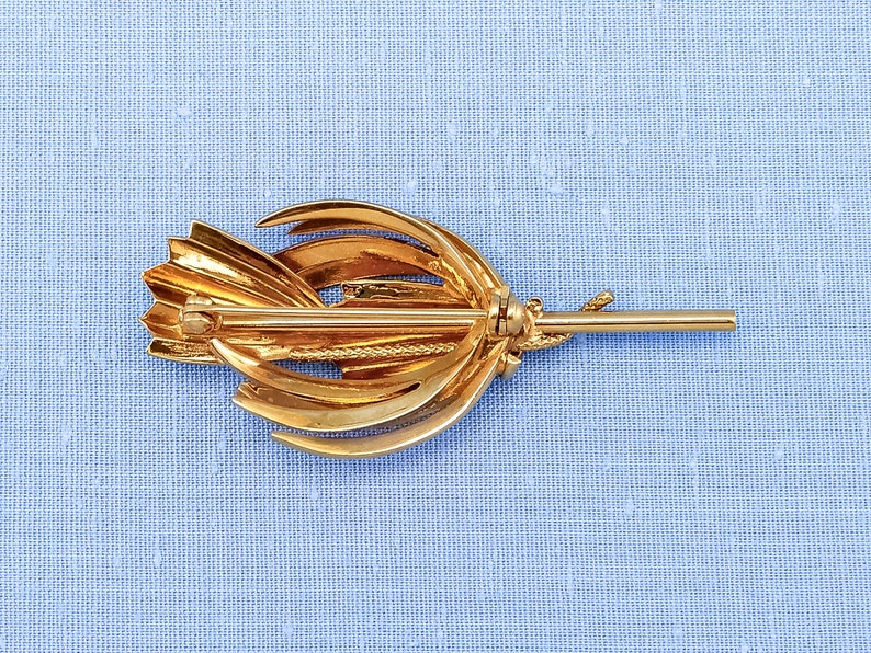 1970s or 1980s Vintage Shiny Gold-Toned Brooch With ModernistAbstract Flower or Plant Design