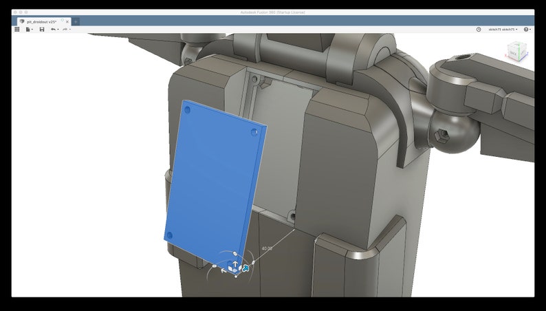 K&ouml;nnte beinhalten: Ein 3D-Modell eines Roboterarms mit einer blauen Platte, die an der Seite befestigt ist. Die Platte ist leicht ge&ouml;ffnet und gibt den Blick auf das Innere des Roboterarms frei.