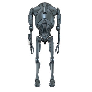 Puede incluir: Un robot gris y plateado con forma humanoide. El robot tiene un dise&ntilde;o detallado con articulaciones visibles y un cuerpo segmentado.
