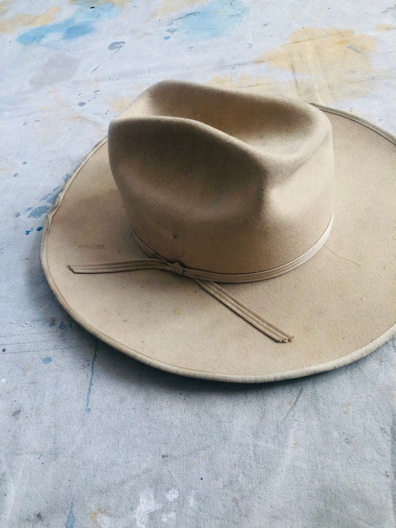 Beautiful 1950s Pilgrim Westerner Beige Western Wi