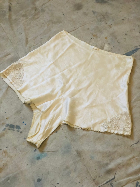 Vintage 1930s Silk Champagne Side Button Appliqué