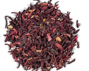 Pode incluir: Um close-up de um monte de flores de hibisco secas, um ingrediente popular para chás de ervas e infusões.