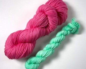 Juego de calcetines - Kit de hilo teñido a mano con lana merino - Completo con paquete de mini madejas