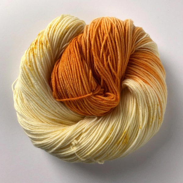 Handgefärbte Merino-Sockenwolle (85/15) - bunt zugeordnete Bündelung „Dreamsicle“ in orange, vanille, creme und senf - Mengenrabatte